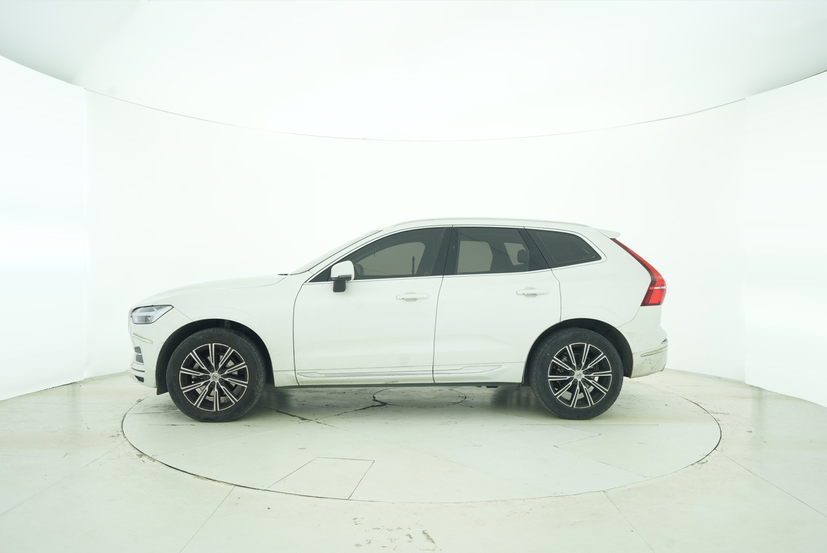 VOLVO XC60 2021 — фото 3