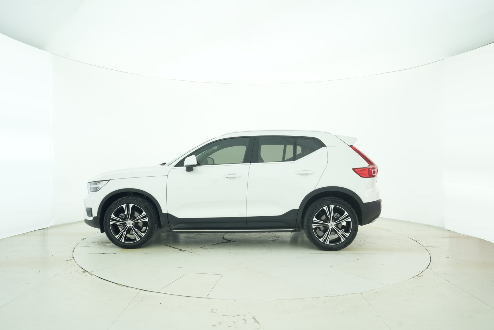 VOLVO XC40 2020 — фото 3