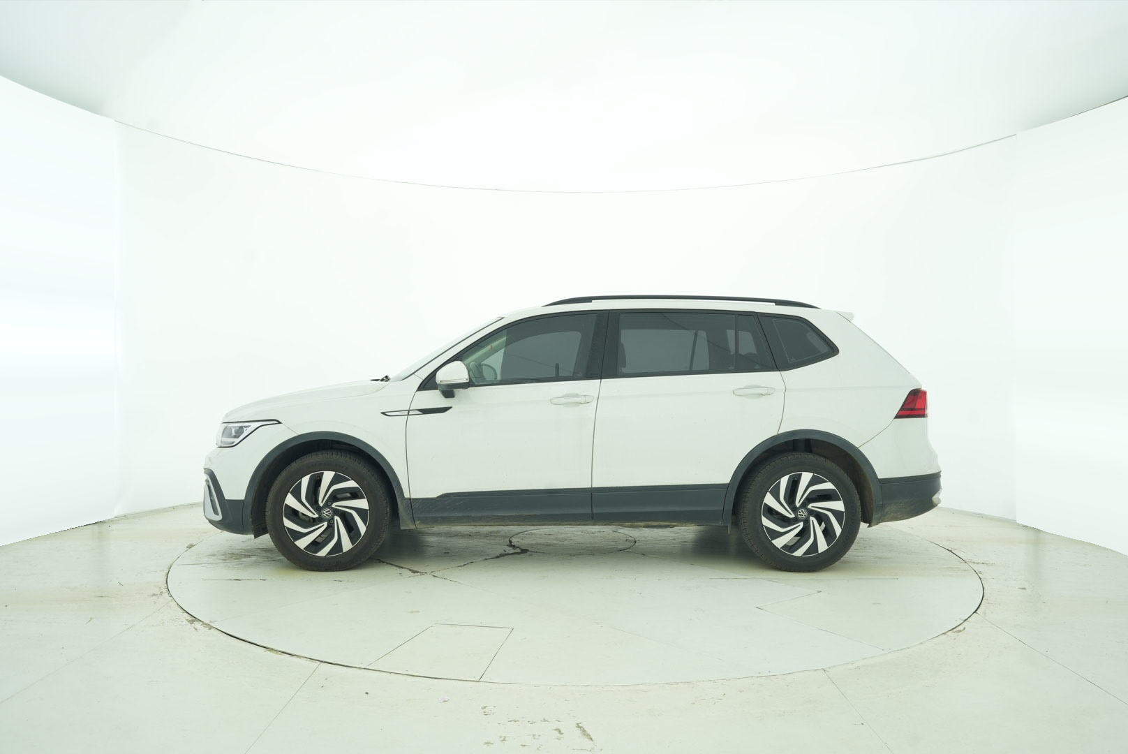 Volkswagen Tiguan L 2022 — фото 3