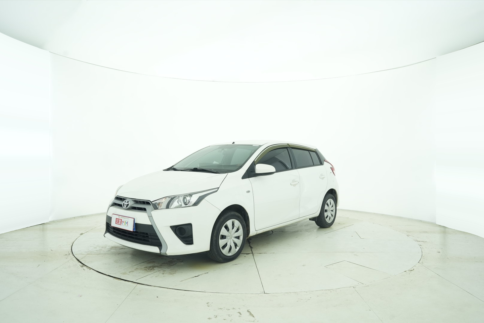 Toyota YARiS L 2015 — фото 2