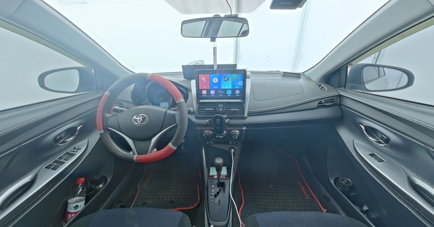 Toyota YARiS L 2015 — фото 1