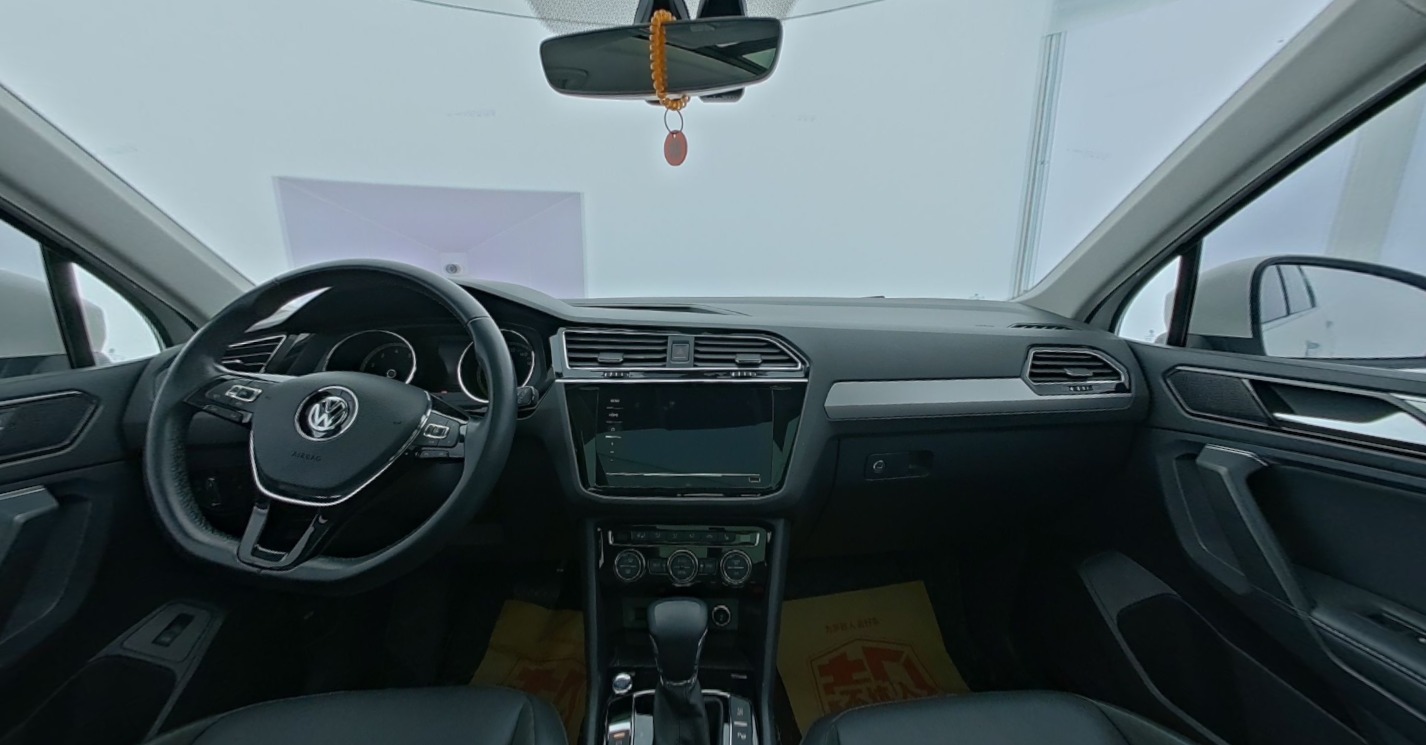 Volkswagen Tiguan L 2020 — фото 1