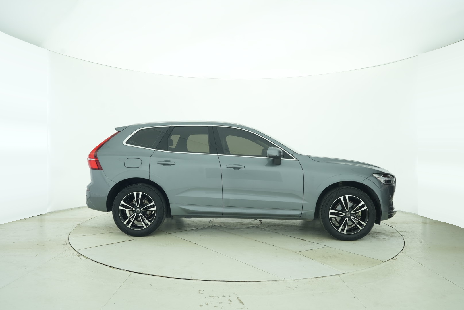 VOLVO XC60 2019 — фото 12