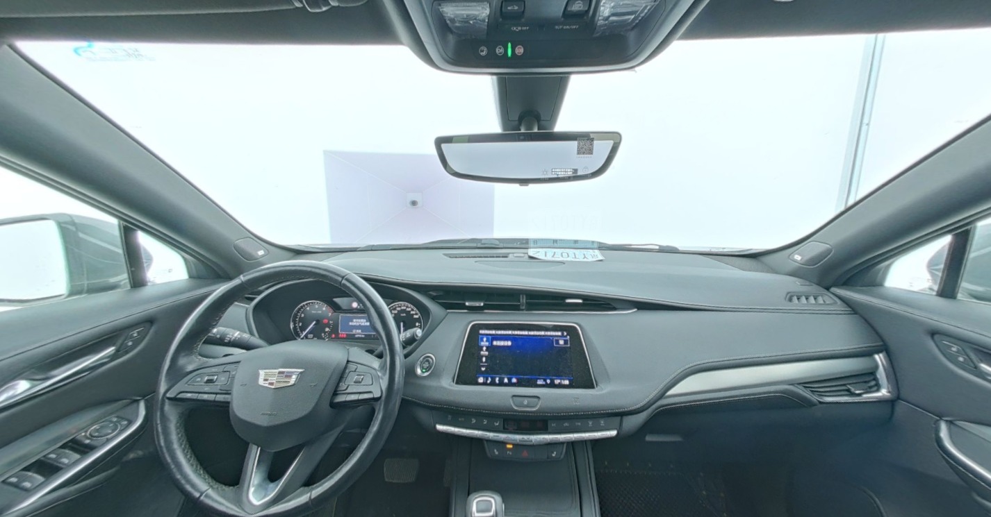 Cadillac XT4 2018 — фото 1