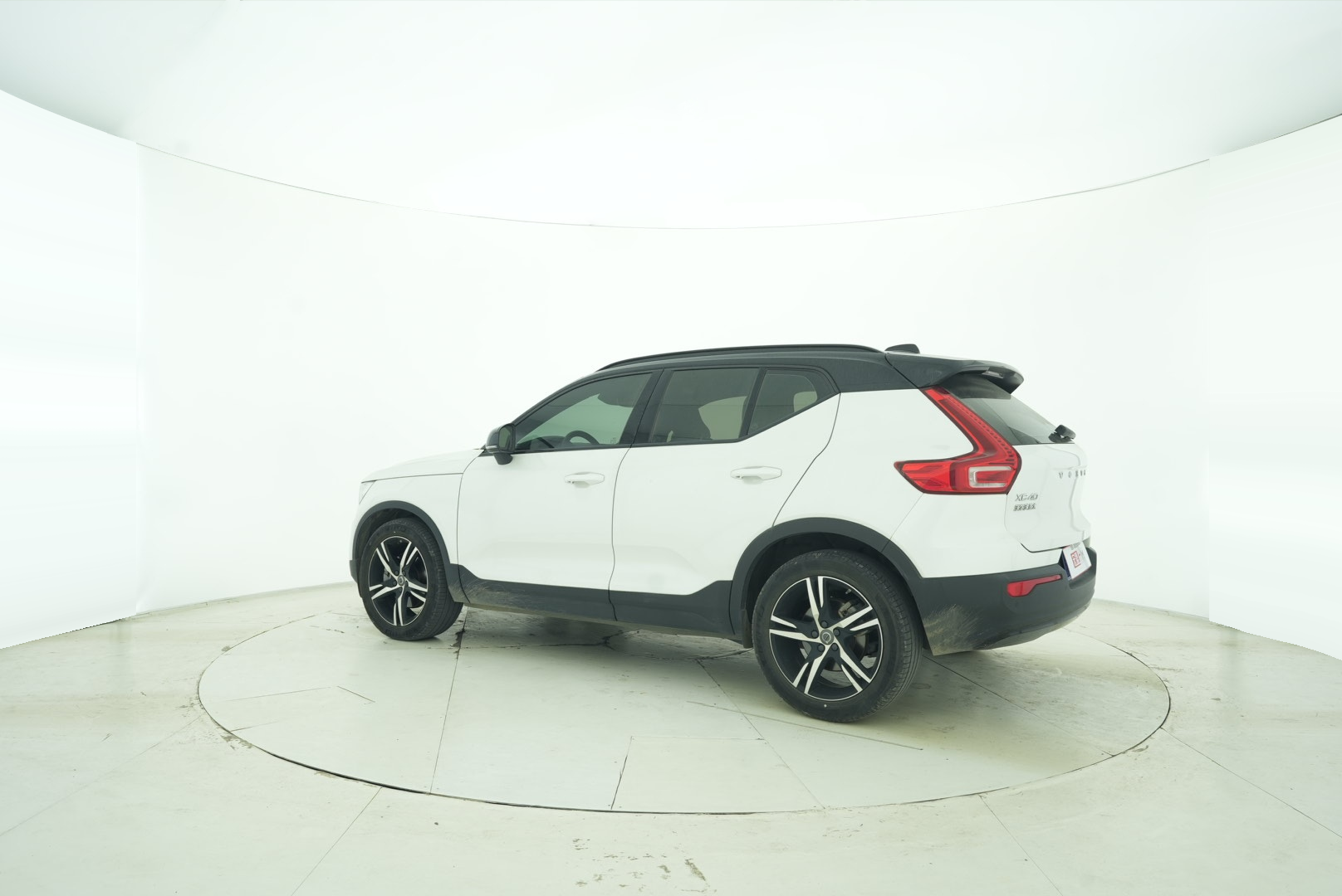 VOLVO XC40 2022 — фото 4