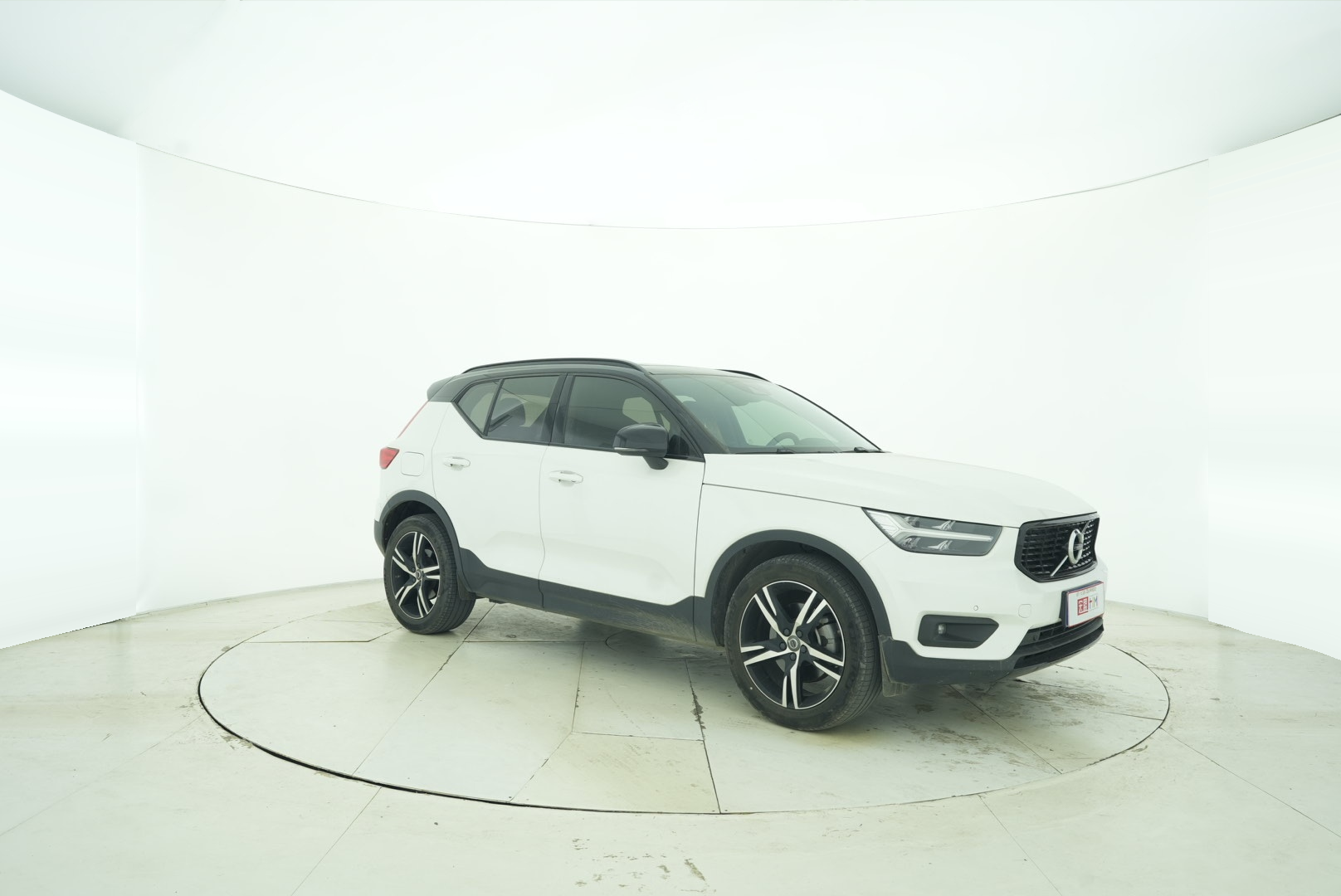 VOLVO XC40 2022 — фото 8