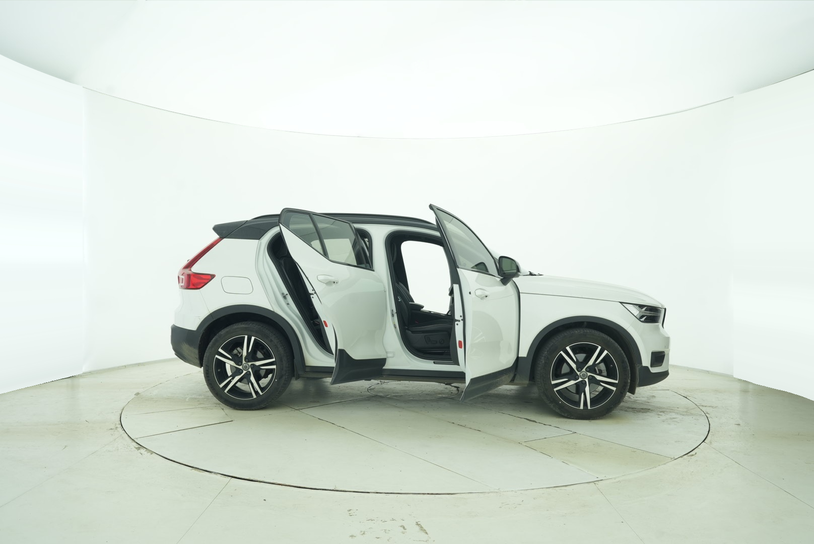 VOLVO XC40 2022 — фото 12