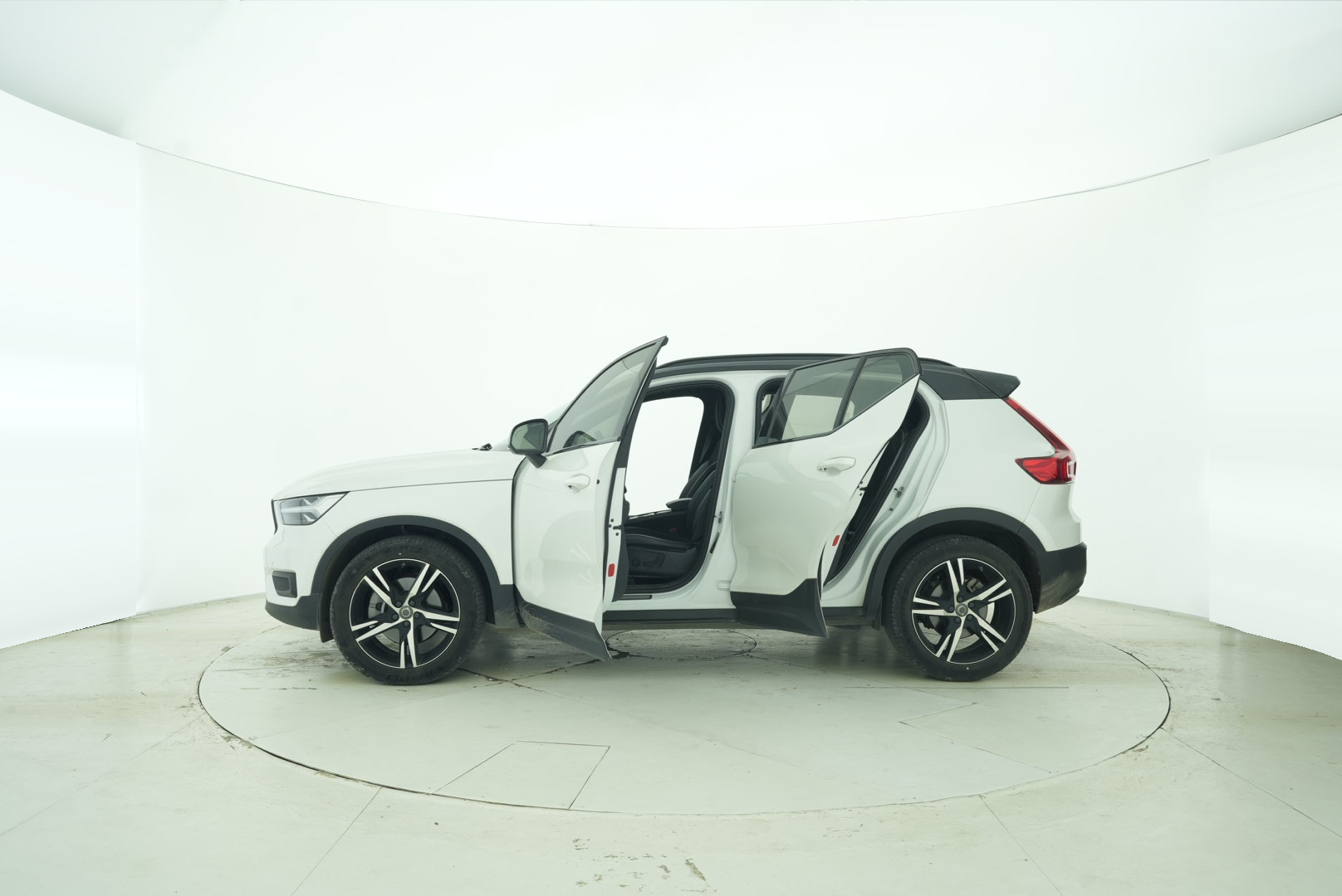 VOLVO XC40 2022 — фото 11