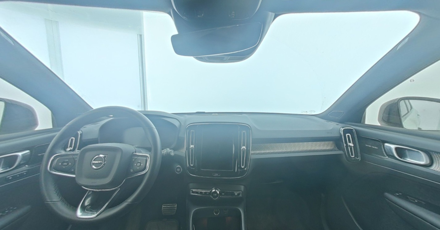 VOLVO XC40 2022 — фото 1