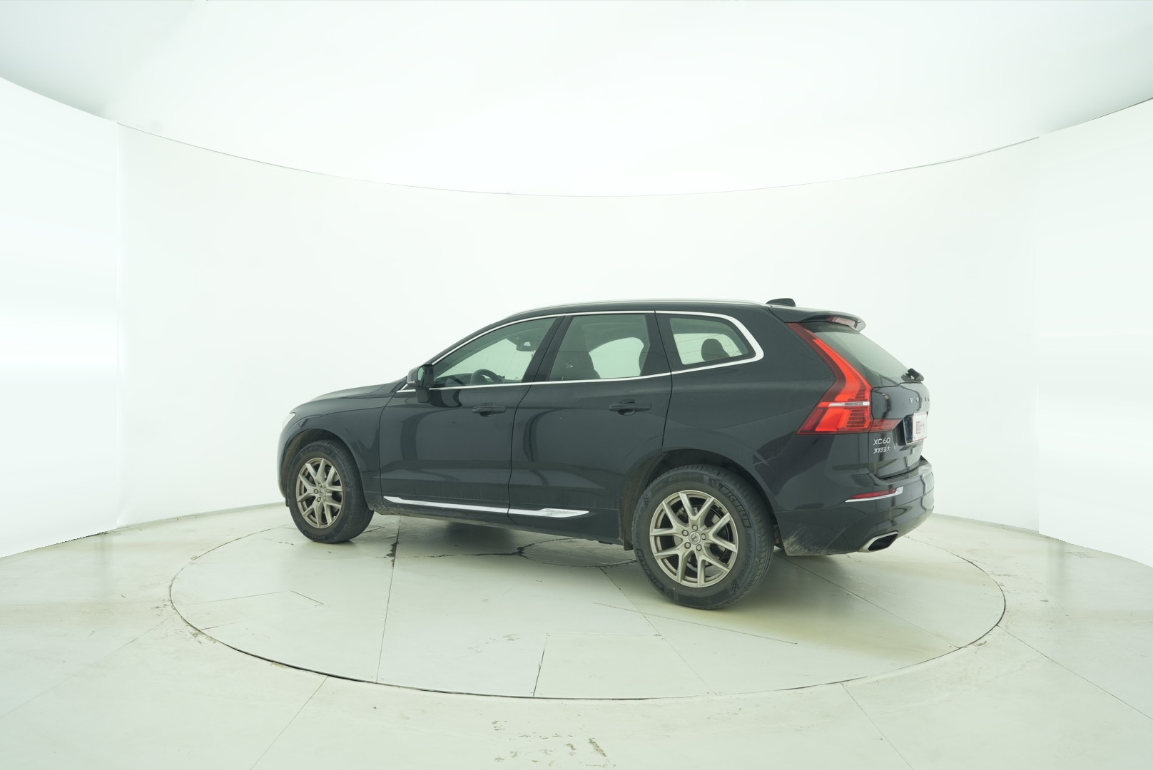 VOLVO XC60 2019 — фото 4