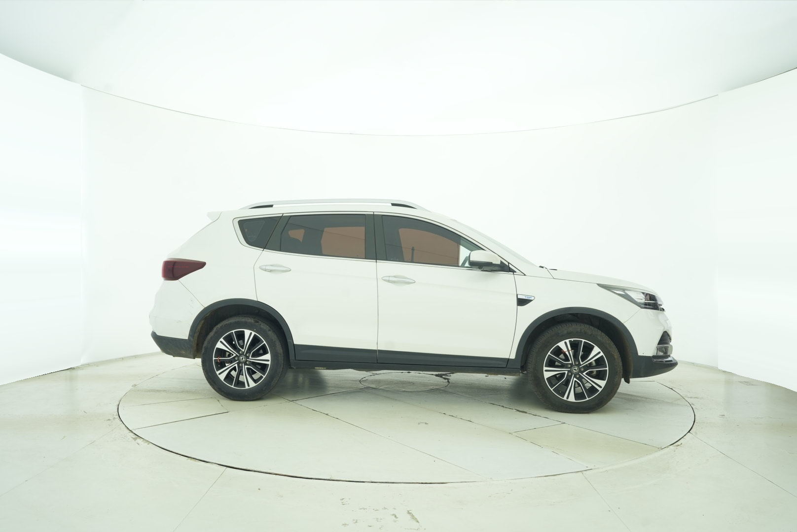 Dongfeng Fengshen Fengshen AX7 2018 — фото 7