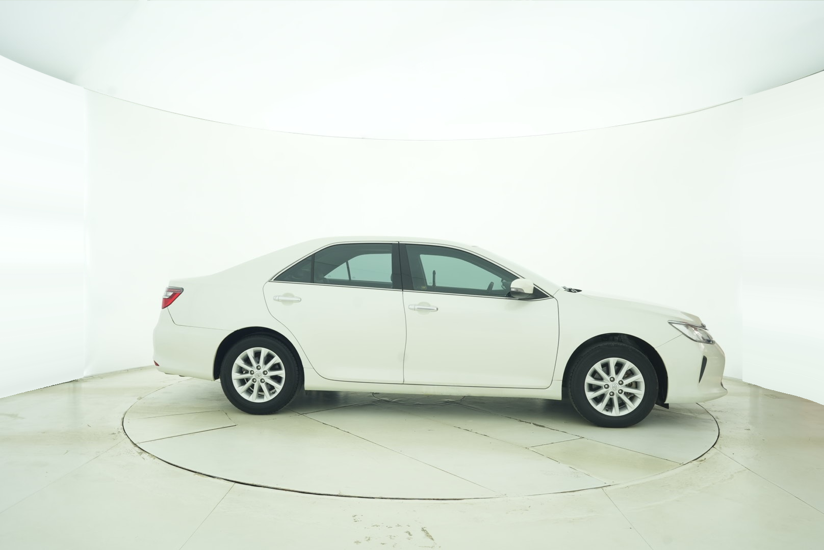 Toyota Camry 2016 — фото 7