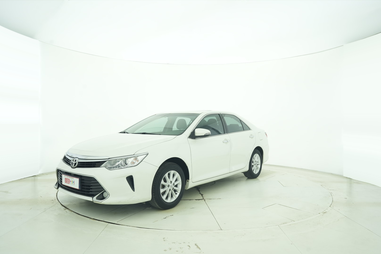Toyota Camry 2016 — фото 2