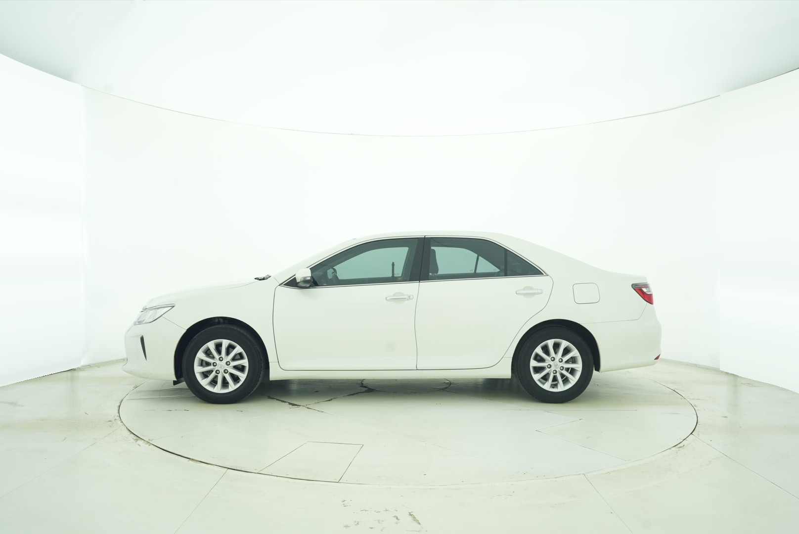 Toyota Camry 2016 — фото 3