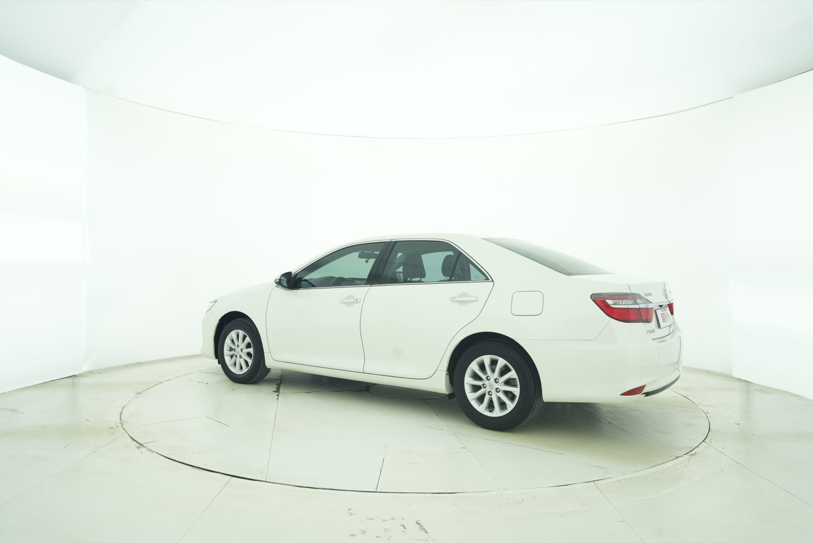 Toyota Camry 2016 — фото 4
