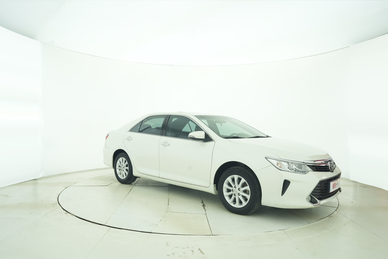 Toyota Camry 2016 — фото 8