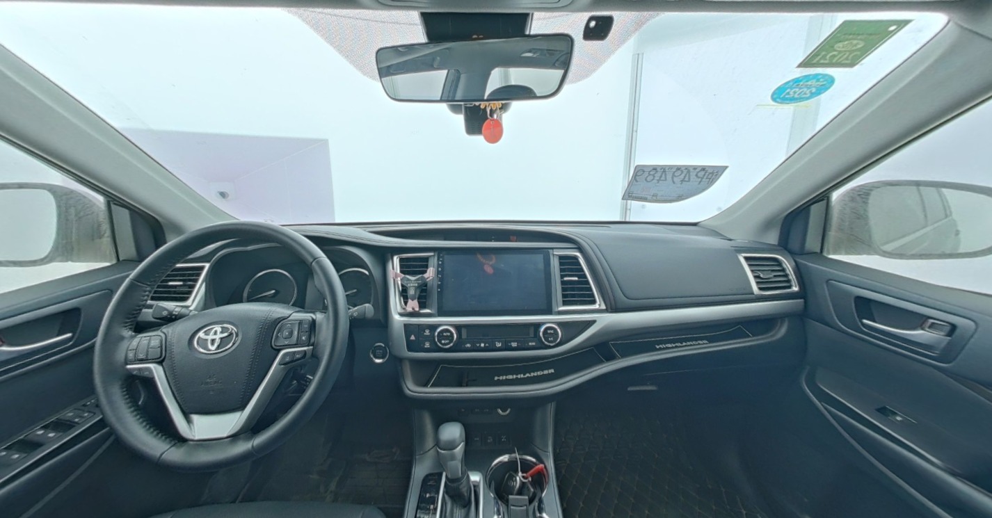 Toyota Highlander 2018 — фото 1