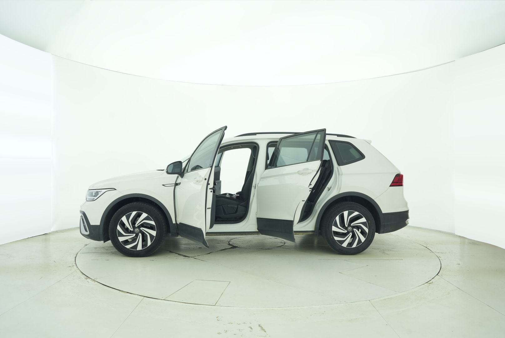Volkswagen Tiguan L 2022 — фото 6