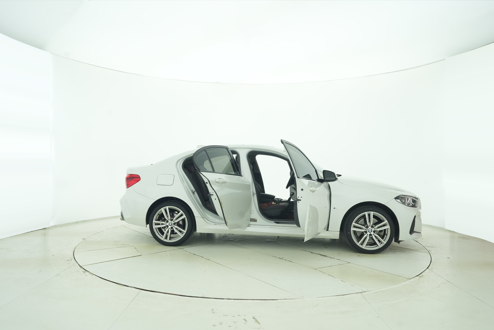 BMW 1 Series 2019 — фото 10