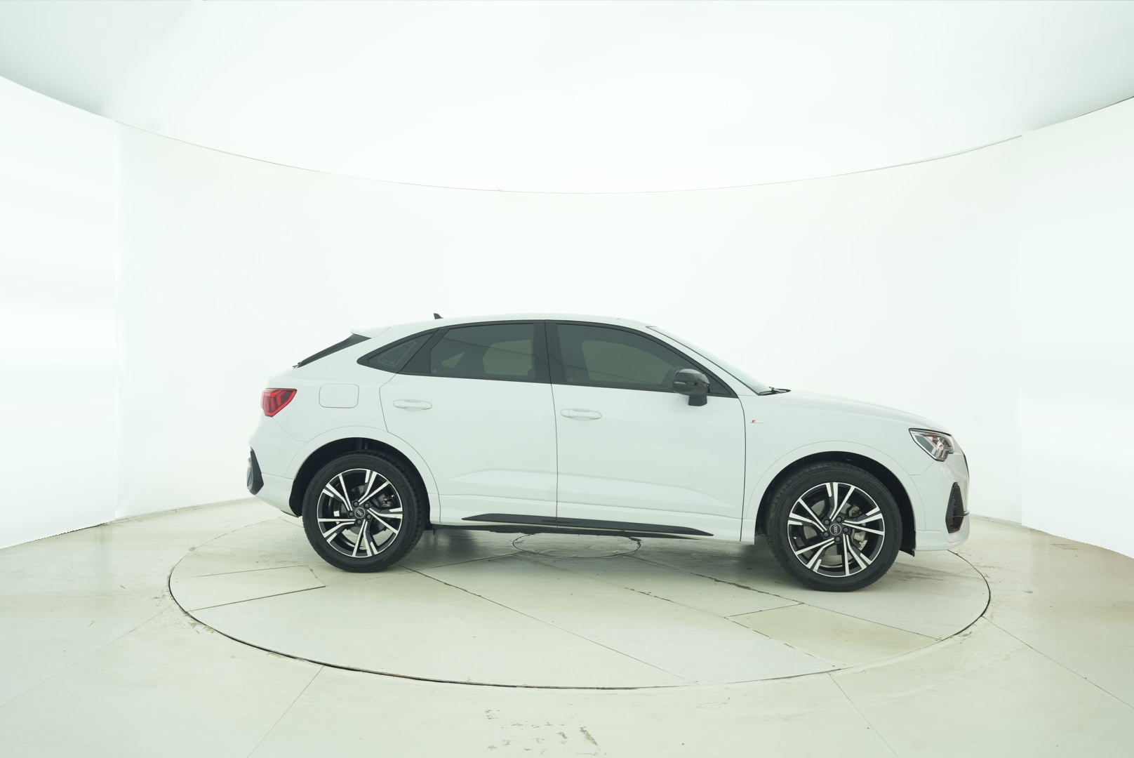 Audi Q3 Sportback 2022 — фото 7