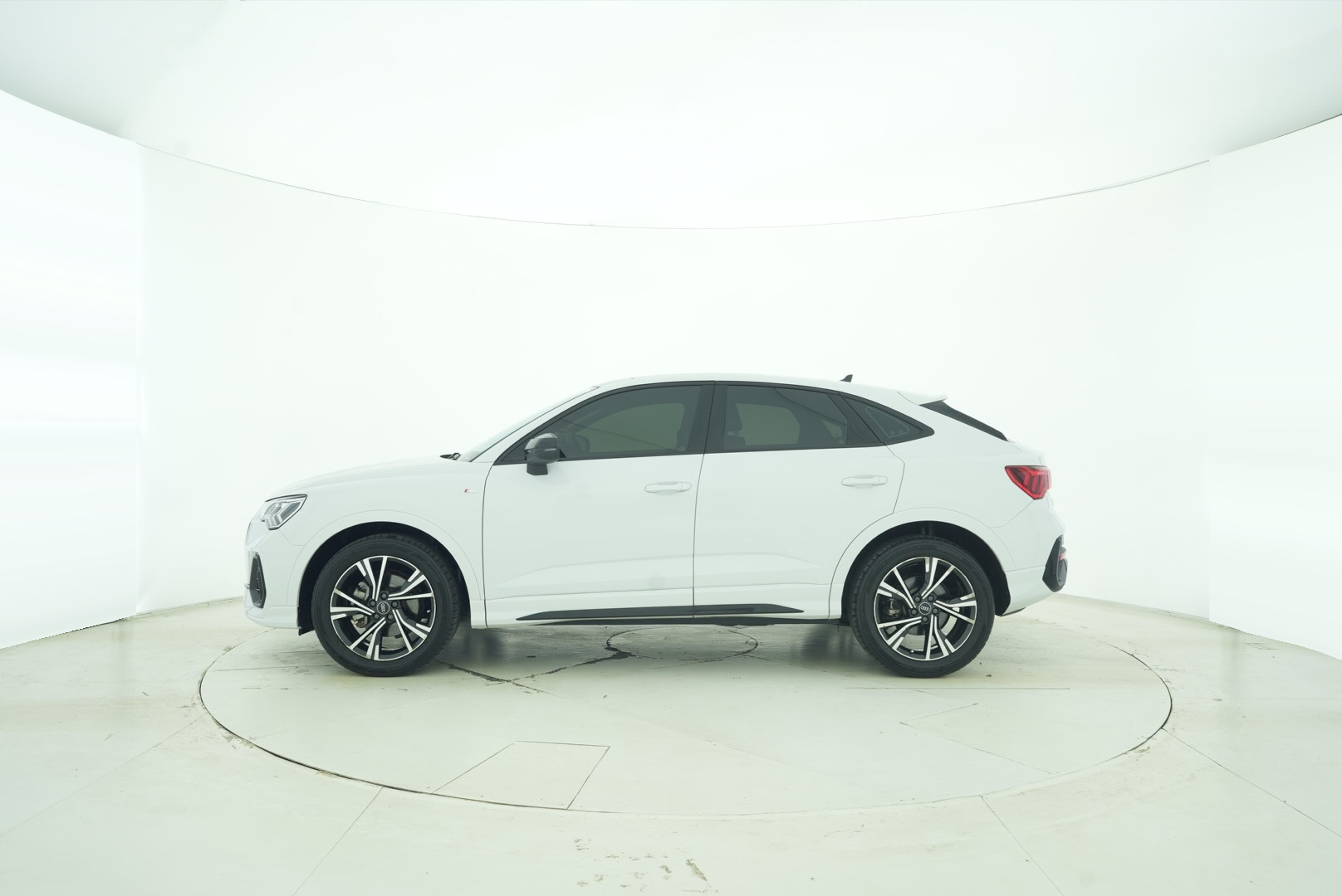 Audi Q3 Sportback 2022 — фото 3