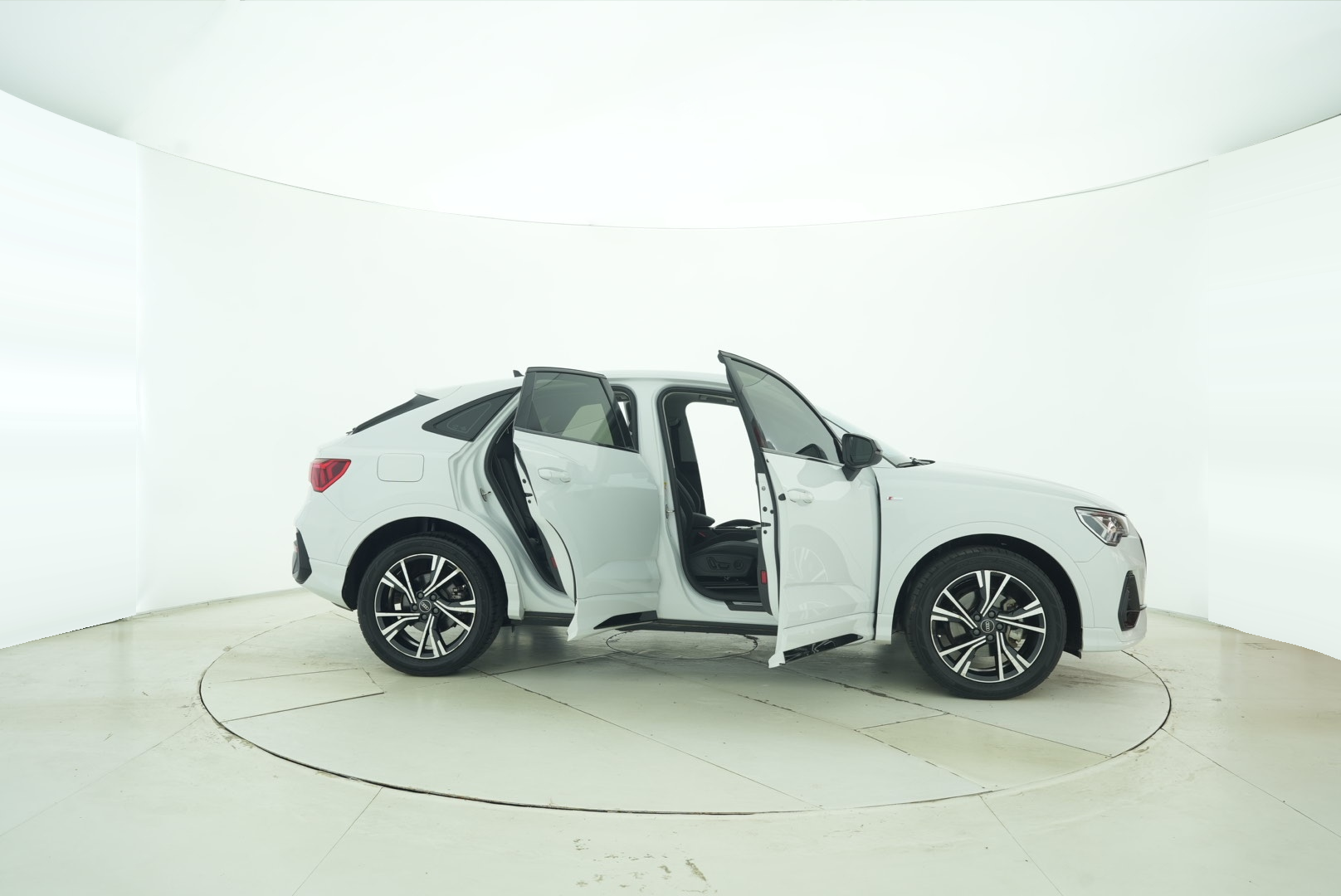 Audi Q3 Sportback 2022 — фото 12