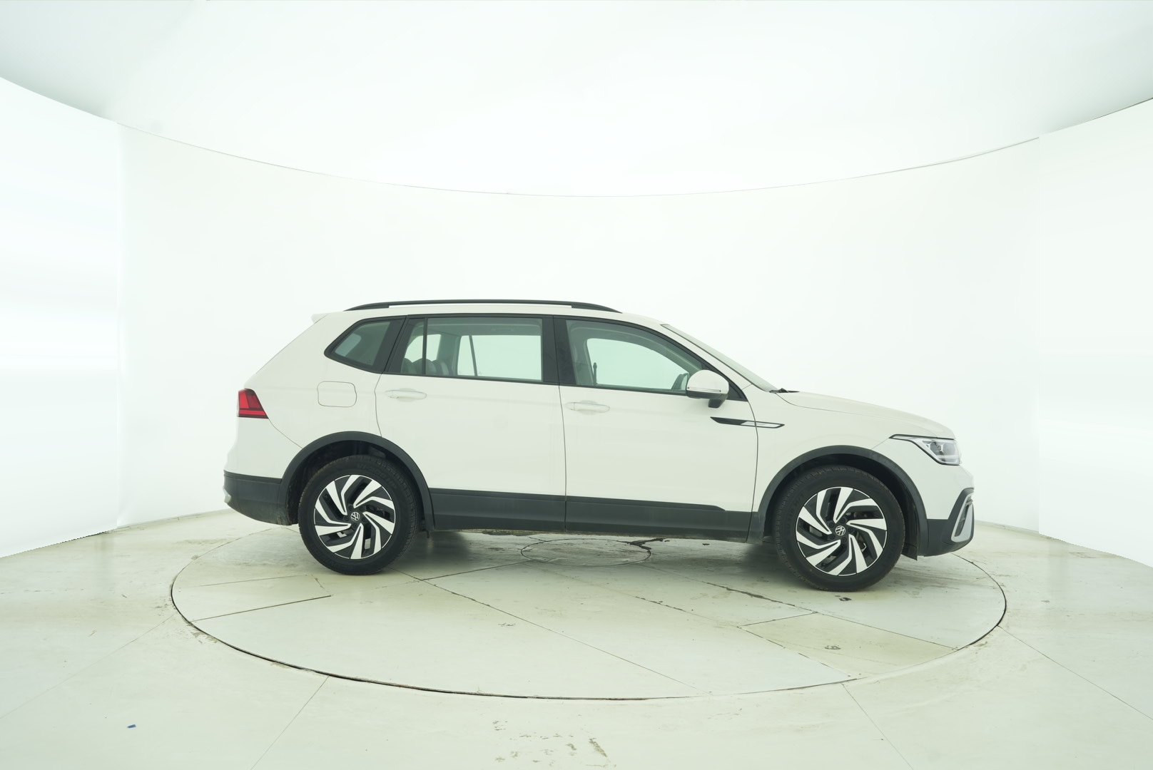 Volkswagen Tiguan L 2022 — фото 7