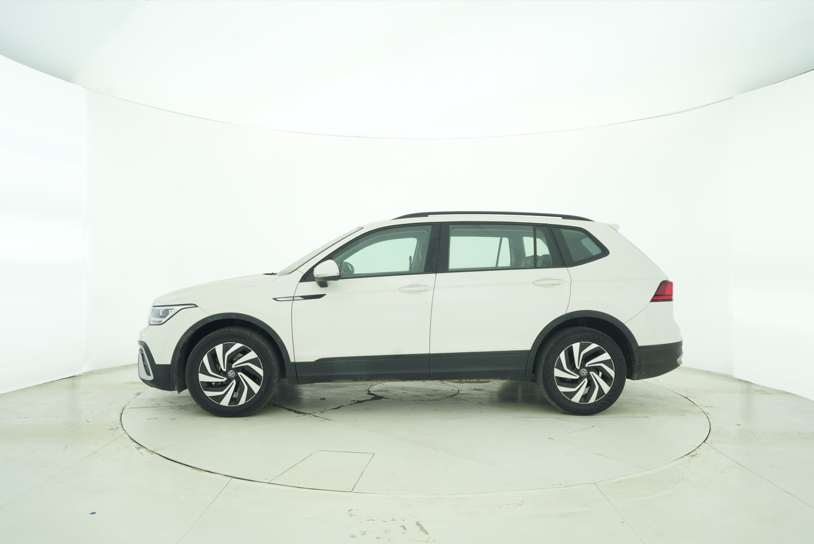Volkswagen Tiguan L 2022 — фото 3