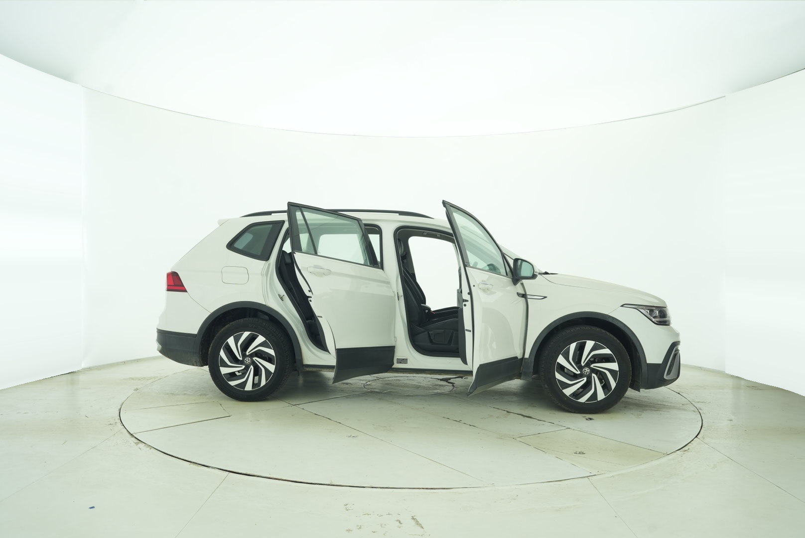 Volkswagen Tiguan L 2022 — фото 15