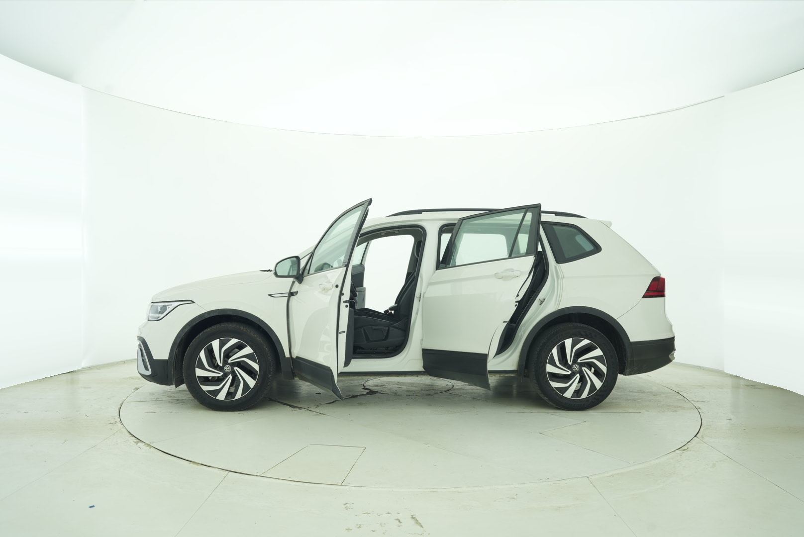 Volkswagen Tiguan L 2022 — фото 11