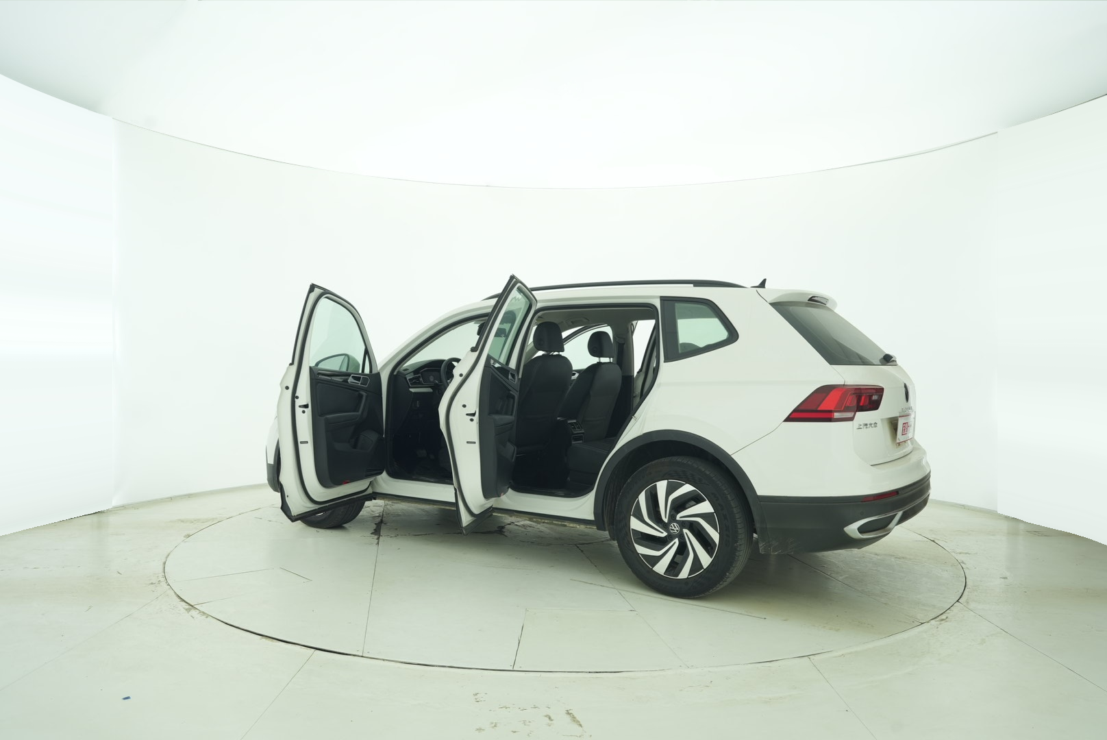 Volkswagen Tiguan L 2022 — фото 12