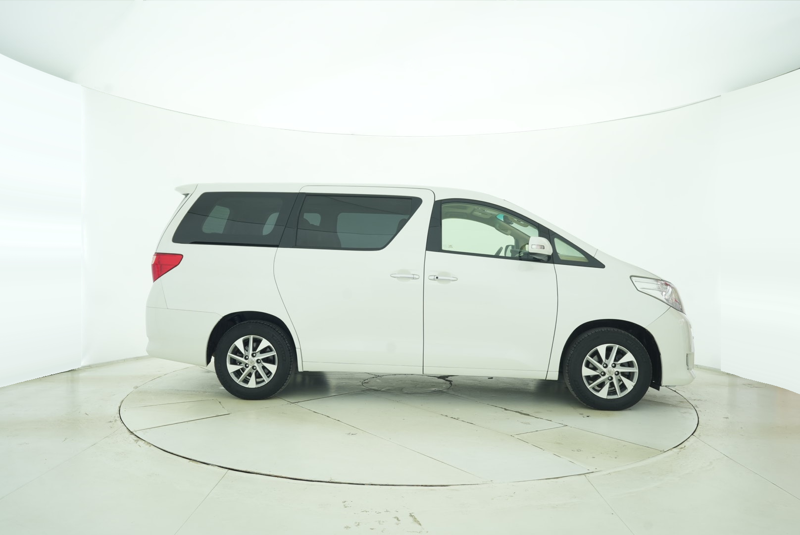 Toyota Elfa 2015 — фото 7