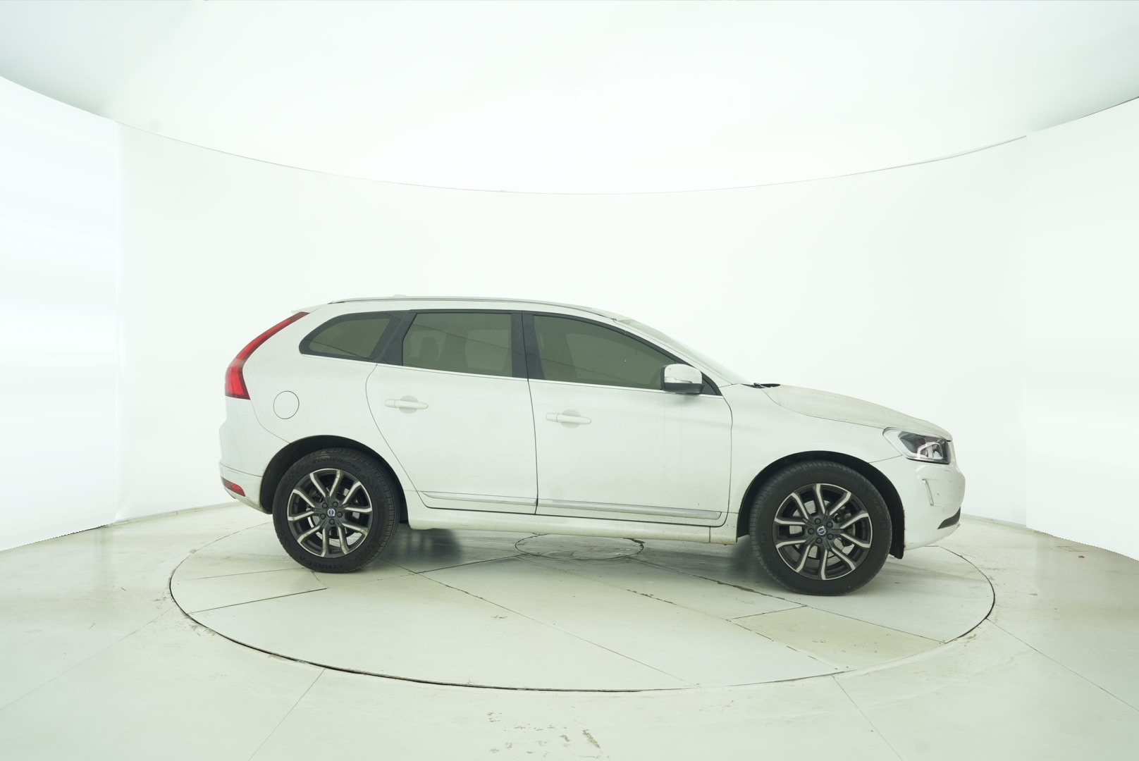 VOLVO XC60 2017 — фото 7
