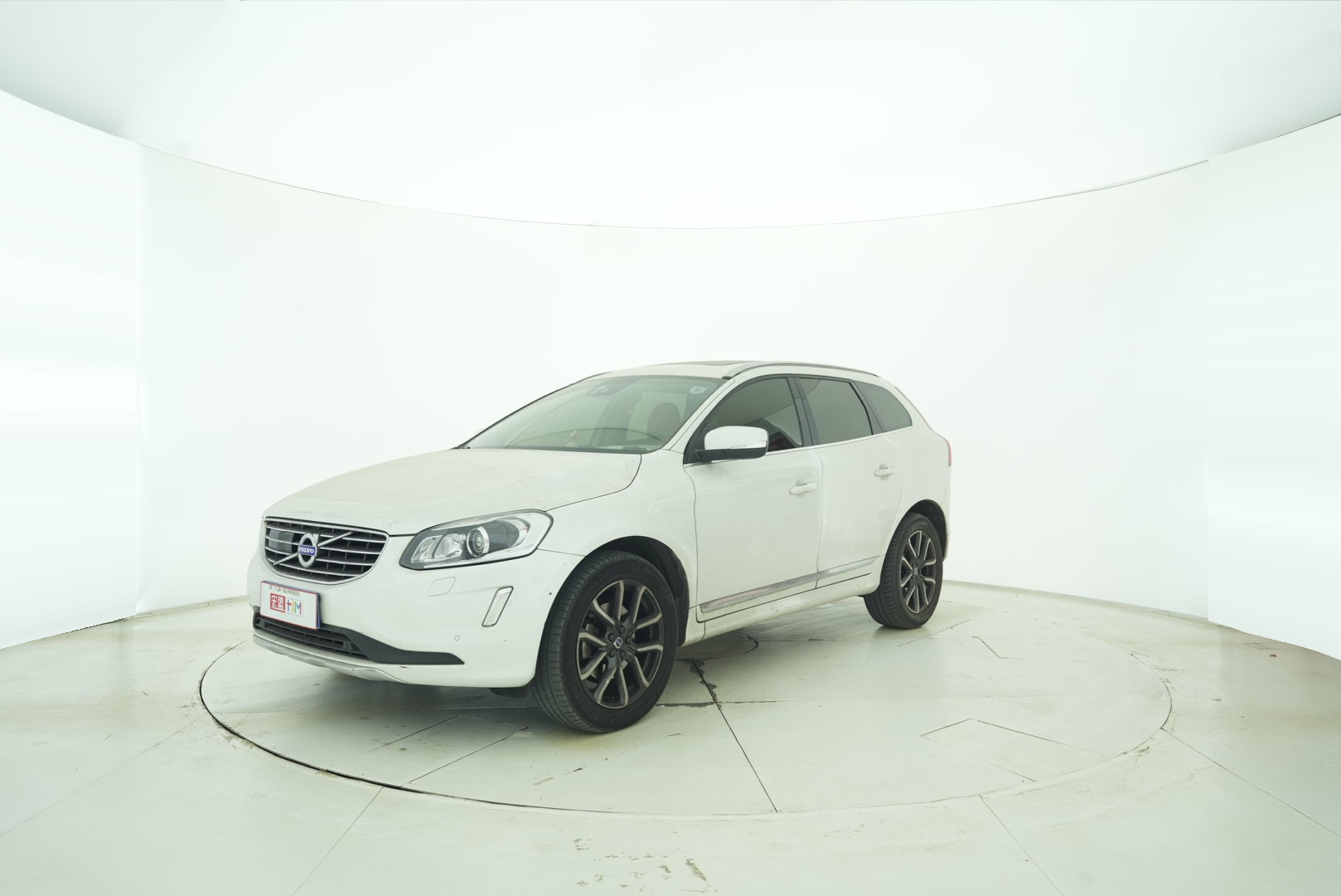 VOLVO XC60 2017 — фото 2
