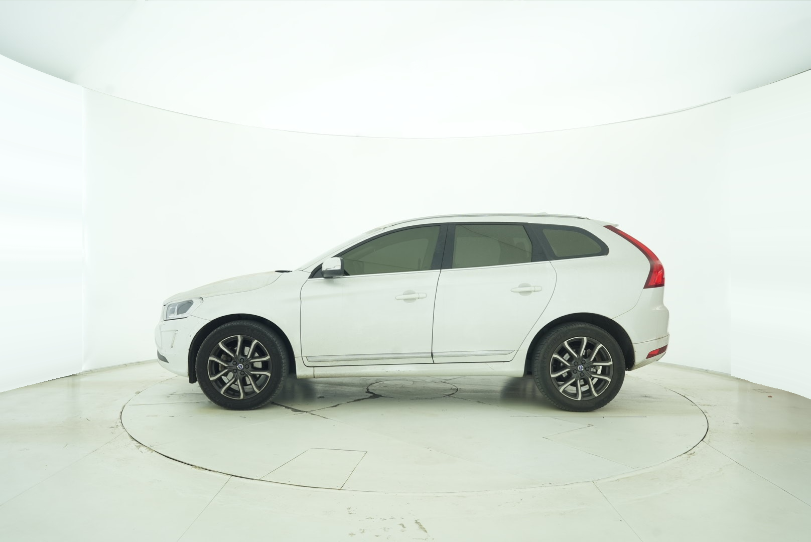 VOLVO XC60 2017 — фото 3
