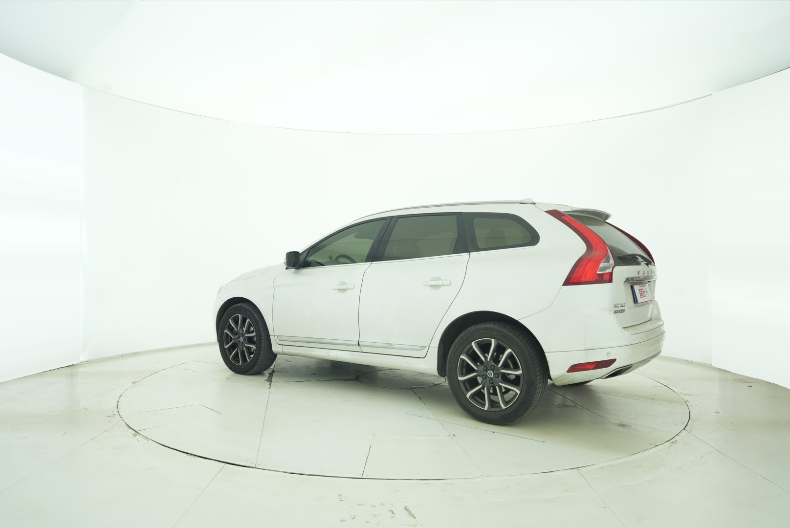 VOLVO XC60 2017 — фото 4