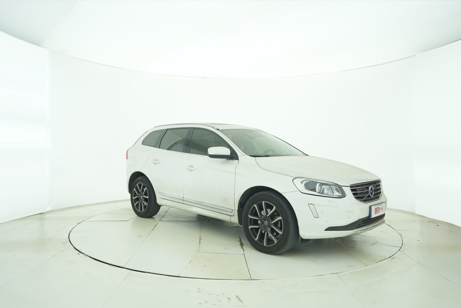 VOLVO XC60 2017 — фото 8