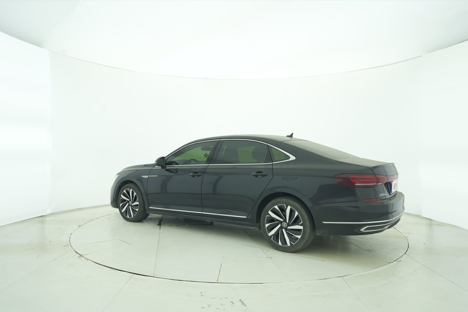 Volkswagen Passat 2023 — фото 4