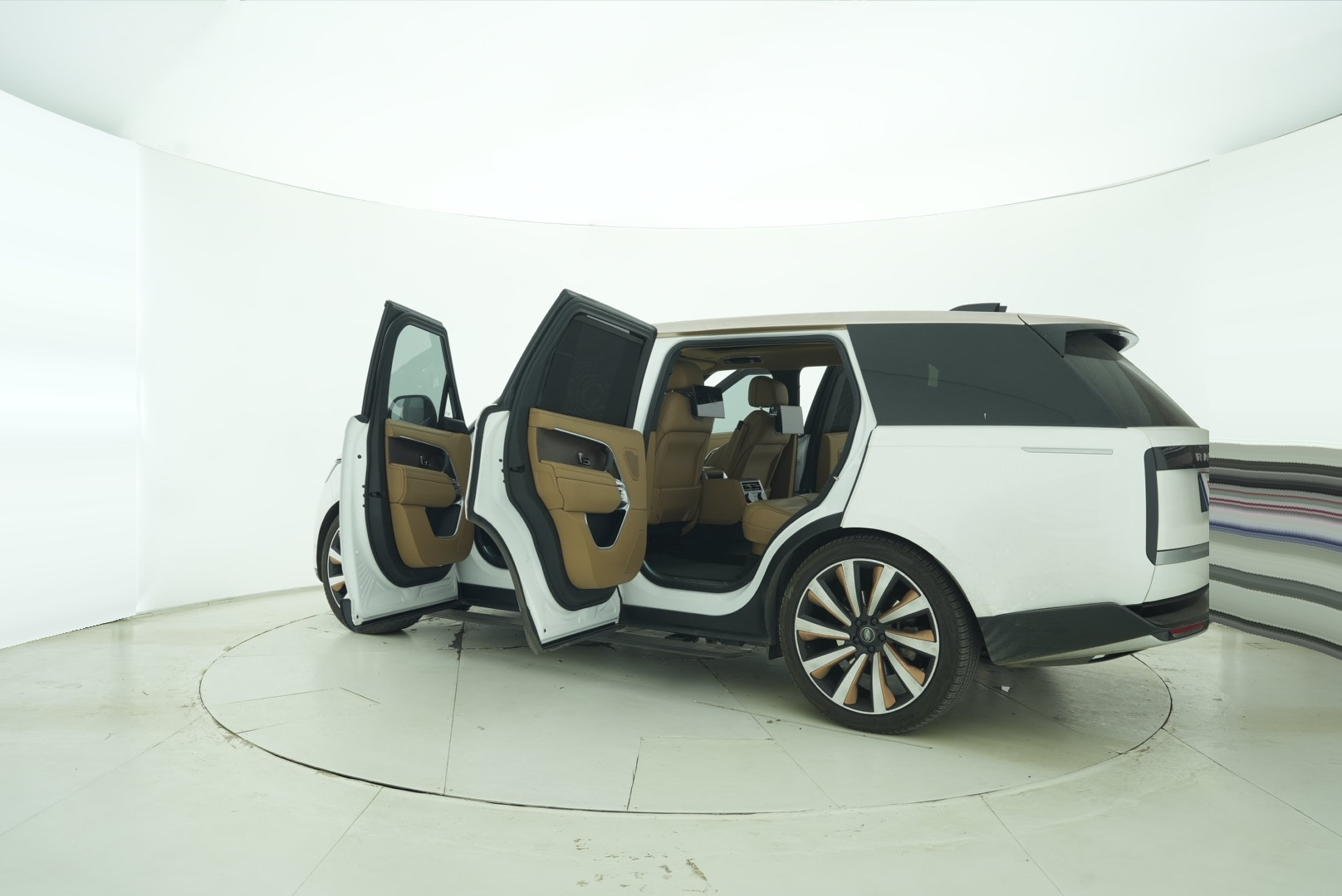 Land Rover Range Rover 2023 — фото 12