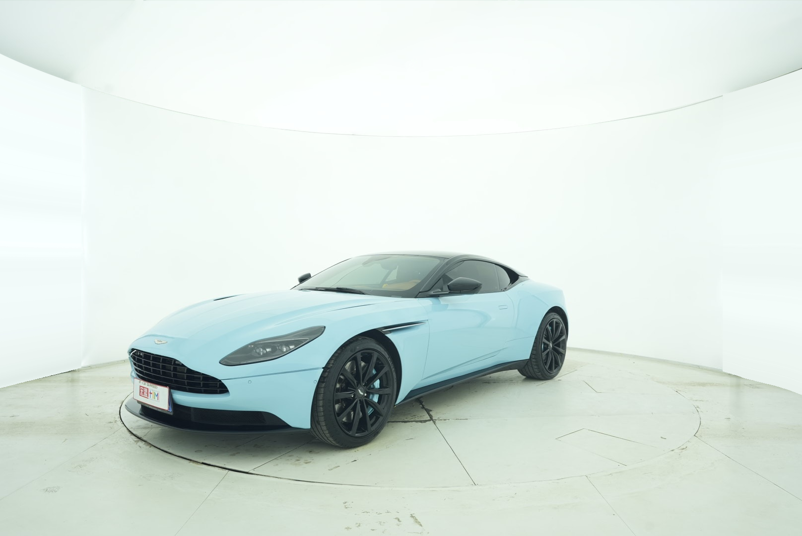 Aston Martin DB11 2017 — фото 2