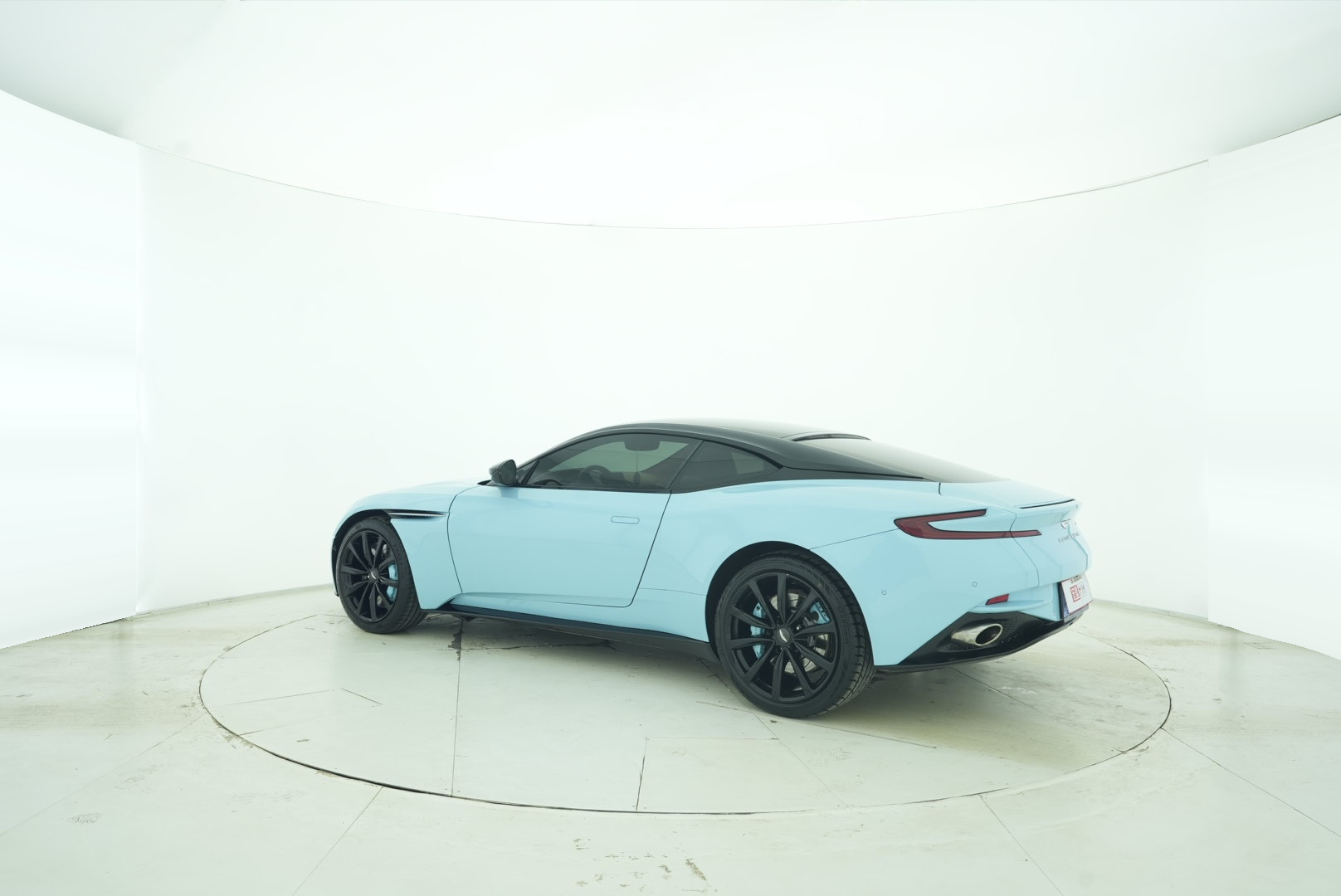 Aston Martin DB11 2017 — фото 4