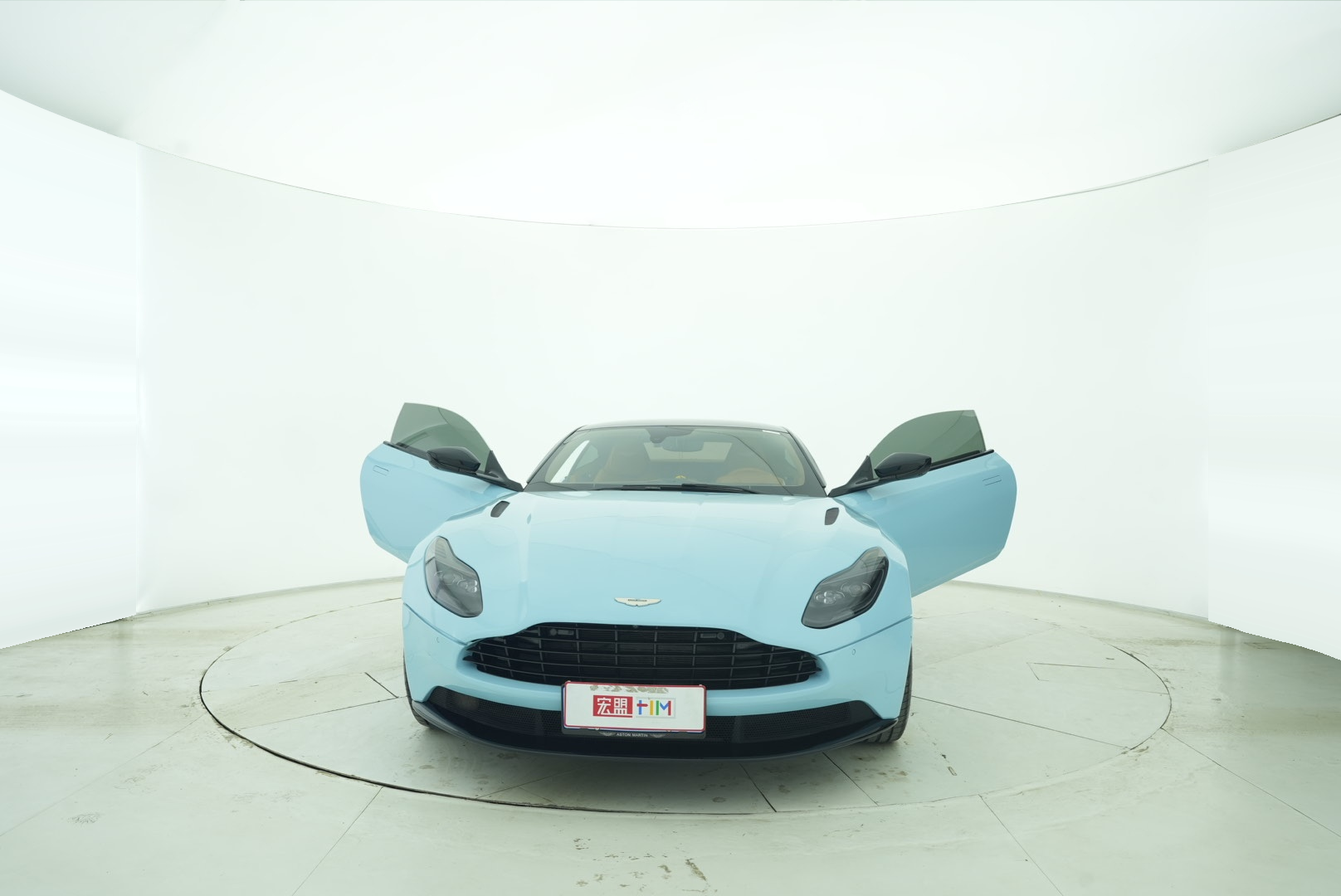 Aston Martin DB11 2017 — фото 15