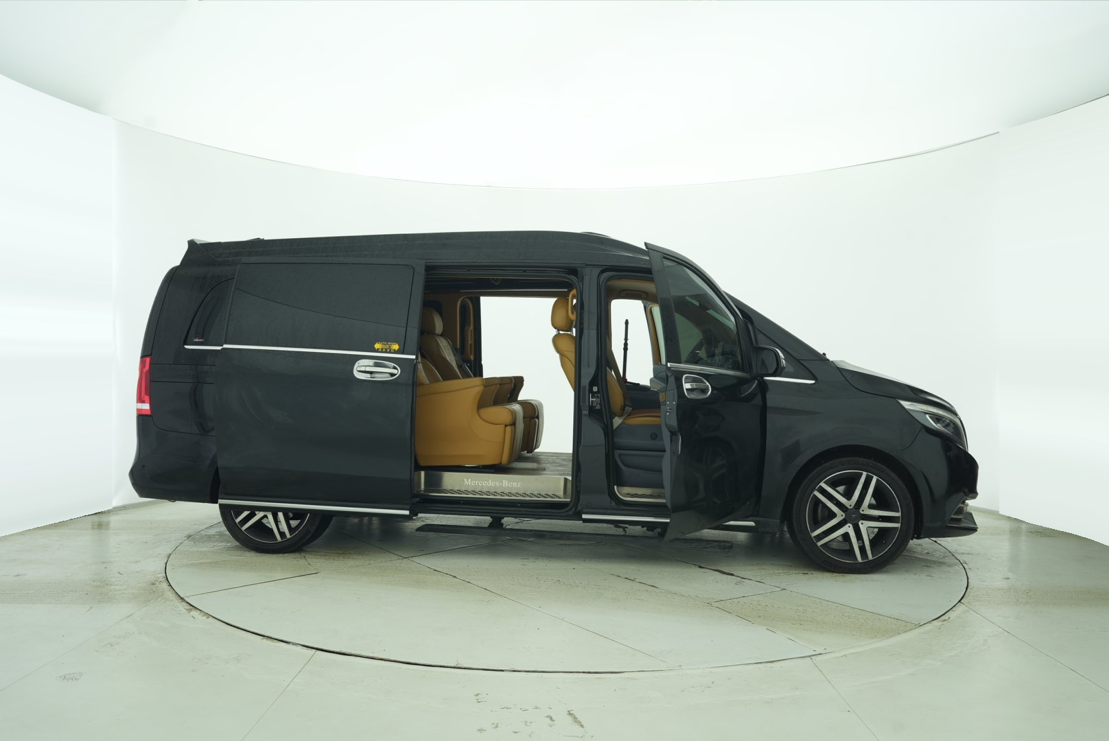 Mercedes Benz V-Class 2017 — фото 11