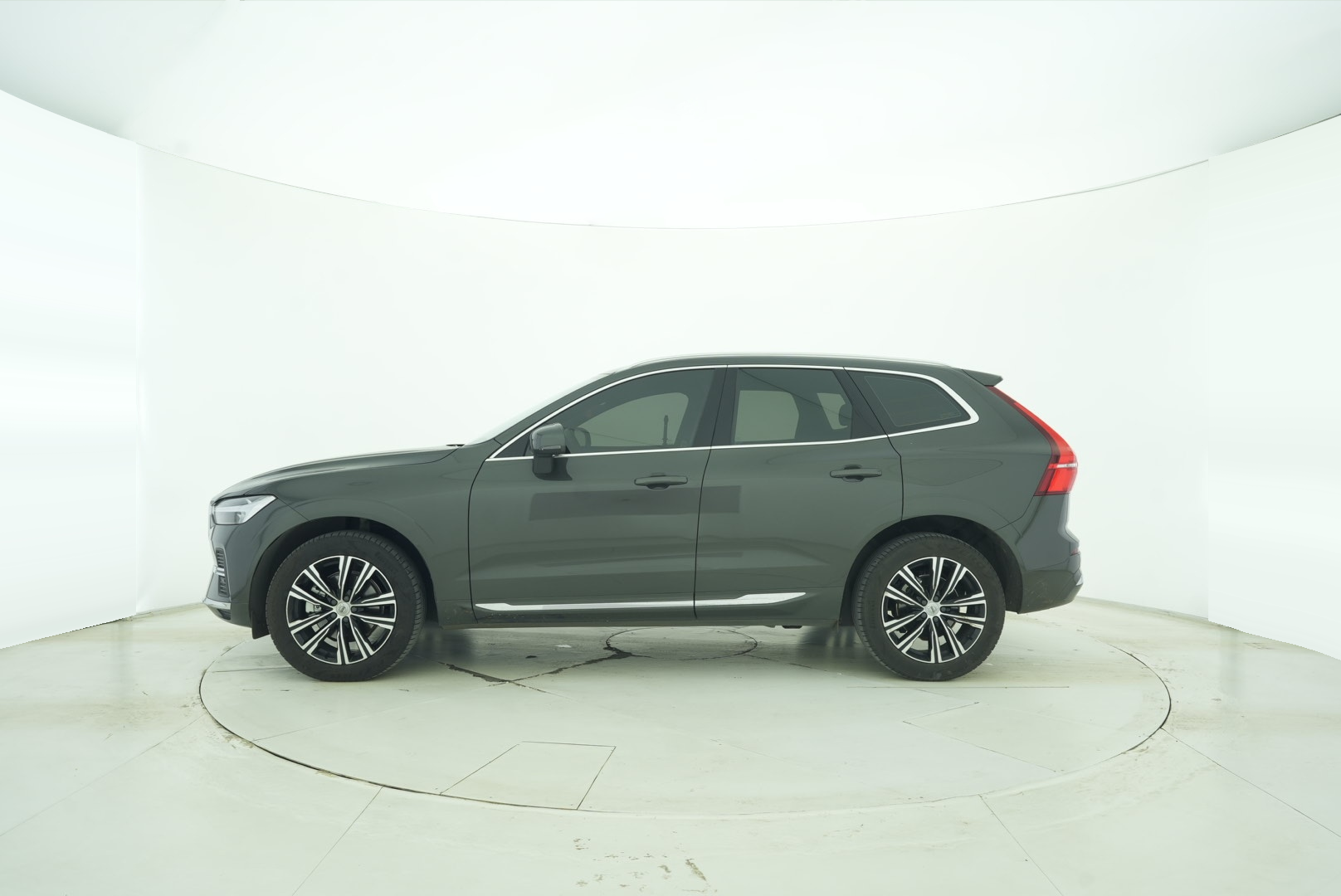VOLVO XC60 2022 — фото 3