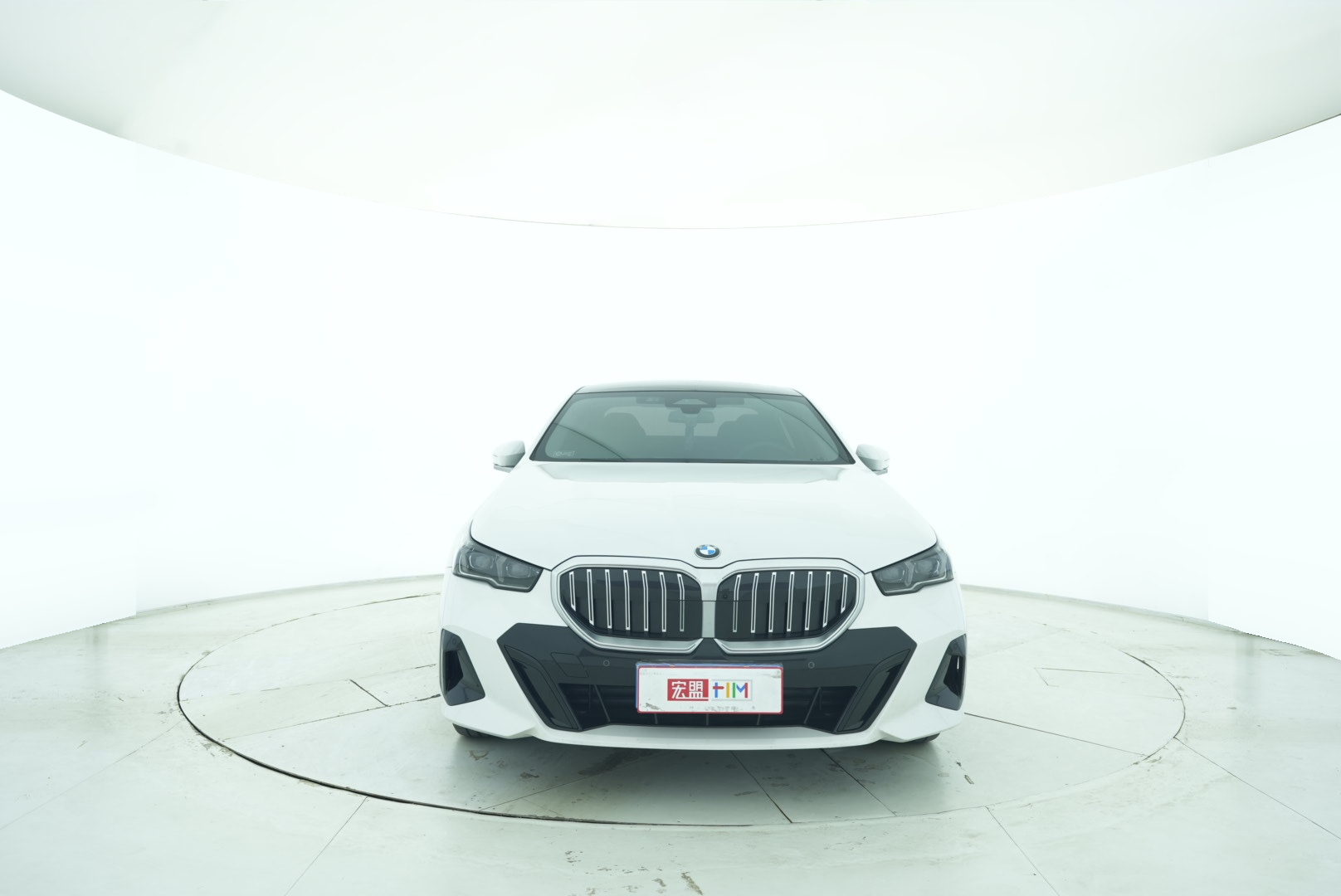 BMW 5 Series 2025 — фото 9