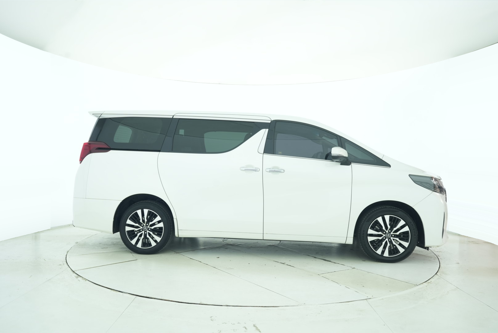 Toyota Elfa 2018 — фото 7