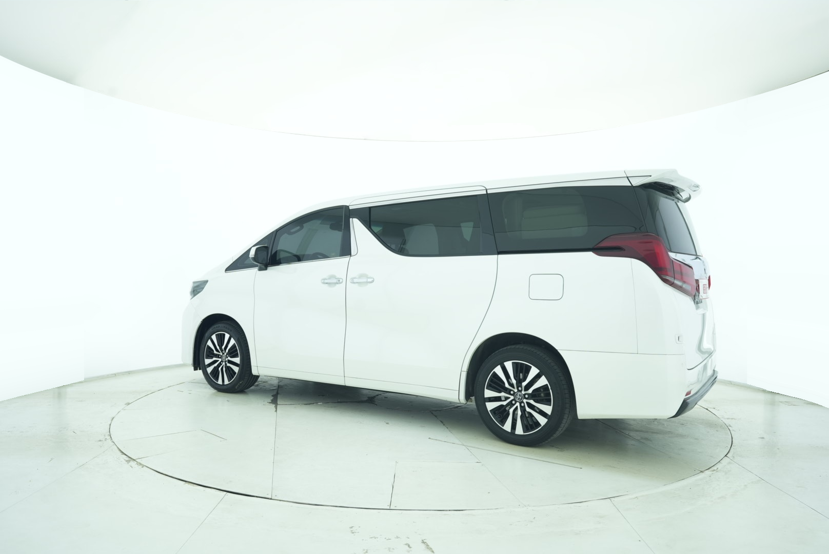 Toyota Elfa 2018 — фото 4