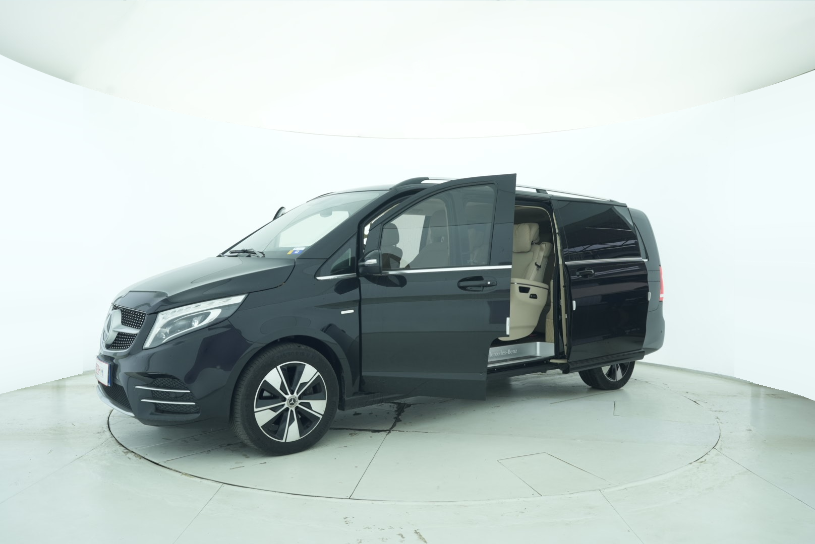 Mercedes Benz V-Class 2016 — фото 11