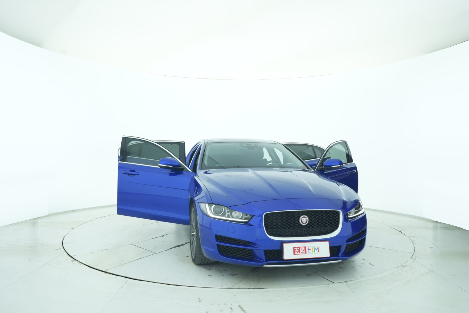 Jaguar XEL 2018 — фото 10