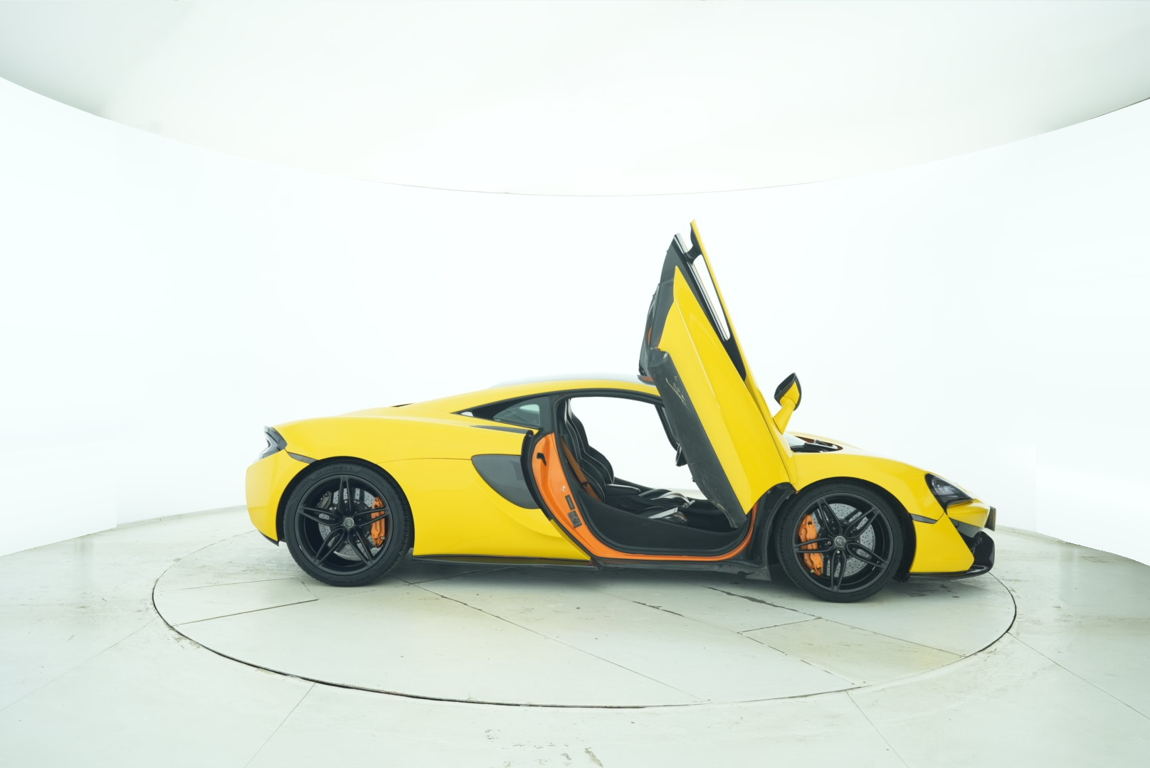 McLaren 570GT 2016 — фото 11